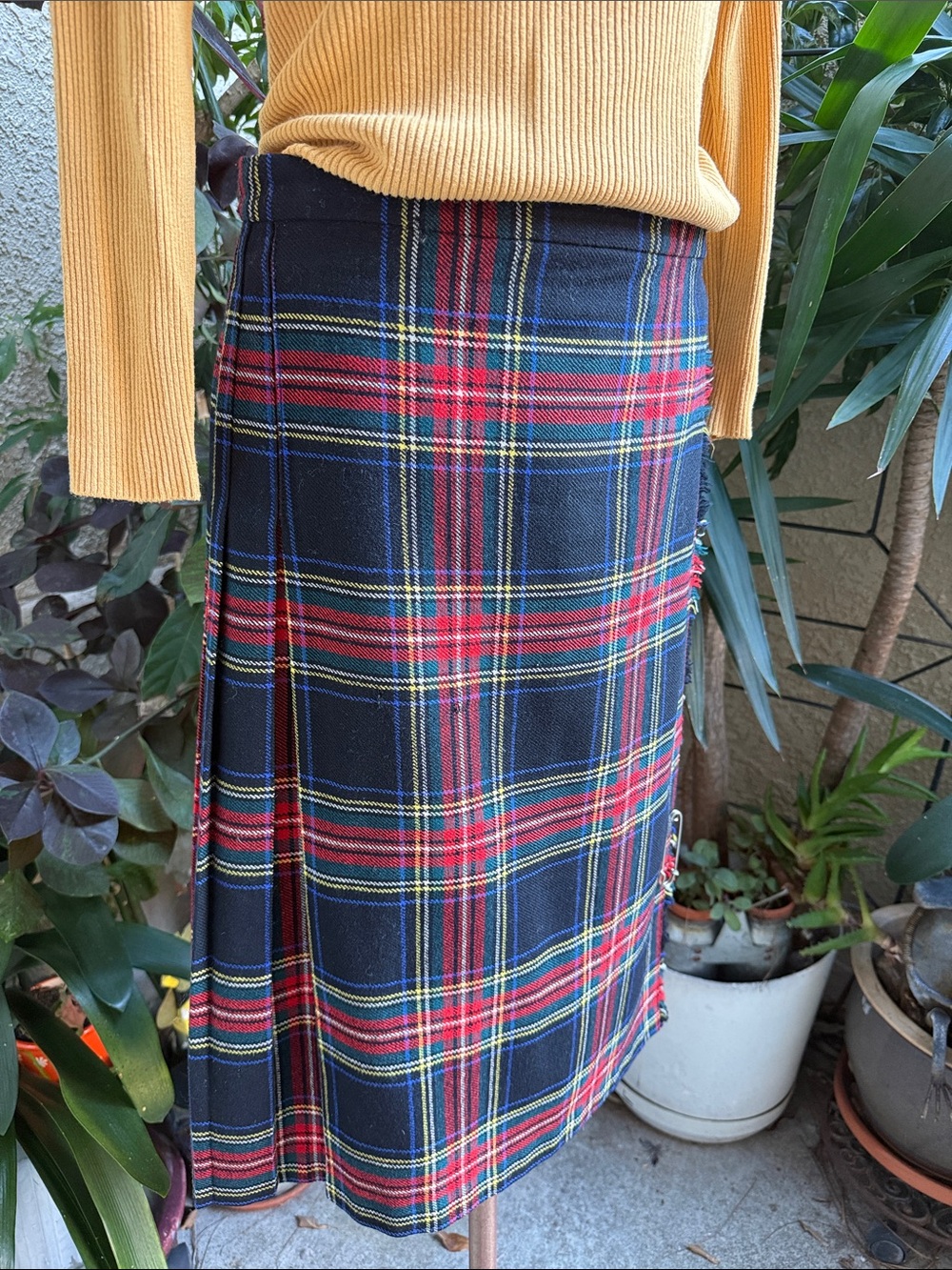 Vintage Classic Tartan Wool Wrap Skirt Pleated in the Back in Navy and Red Plaid - Picture 6 of 12